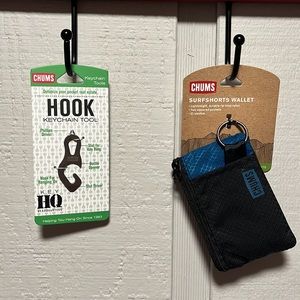Unisex Chums Surfshorts Wallet and Chums Hook Keychain Tool